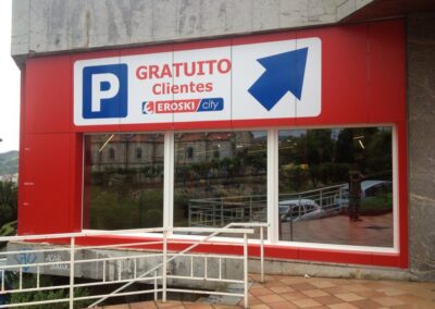 Fachada supermercado en Bilbao